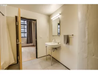 Photo #4: 276384268 Listing