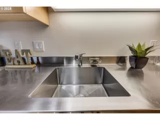 Photo #6: 276384268 Listing