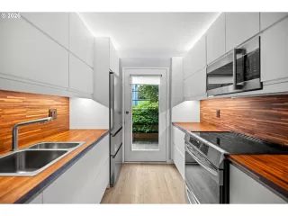 Photo #3: 276443597 Listing 