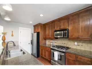 Photo #5: 276451699 Listing