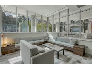 Photo #4: 276667948 Listing