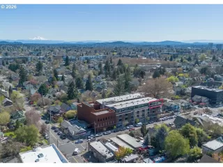 Photo #3: 277279615 Listing