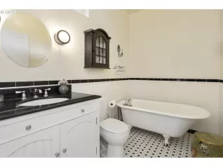 More Details about MLS # 277449906 : 9601 NW LEAHY RD 307
