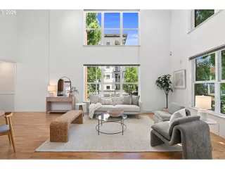 Photo #4: 277839877 Listing