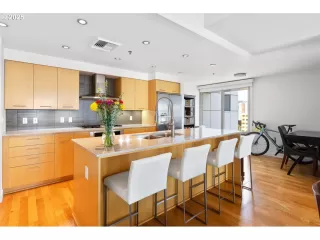 Photo #4: 278117271 Listing