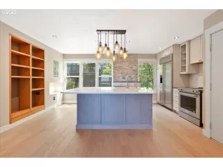 Photo #4: 279105509 Listing