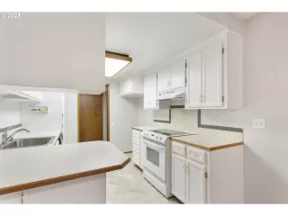 Photo #4: 279128790 Listing