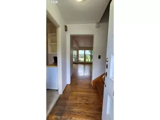 Photo #4: 279427068 Listing