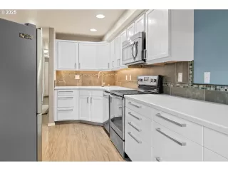 Photo #5: 279476968 Listing 