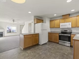 Photo #4: 279986879 Listing