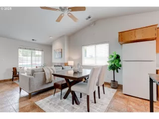 Photo #4: 280052854 Listing