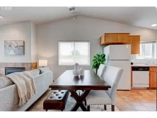 Photo #5: 280052854 Listing