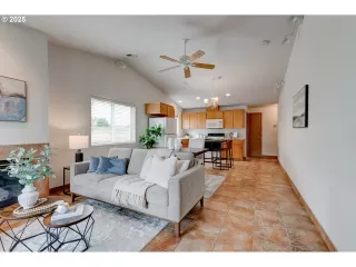 Photo #6: 280052854 Listing