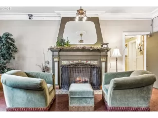 Photo #2: 281144255 Listing