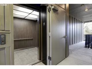 Photo #4: 281470135 Listing