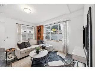 Photo #4: 281849374 Listing