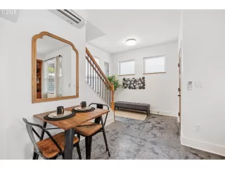 Photo #6: 281849374 Listing