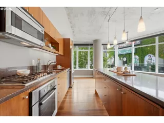 Photo #3: 281995734 Listing