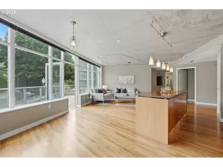 Photo #5: 281995734 Listing