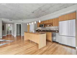 Photo #6: 281995734 Listing