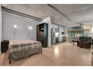 More Details about MLS # 282059919 : 411 NW FLANDERS ST 312