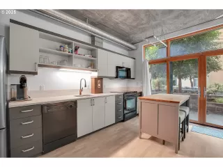 Photo #4: 282059919 Listing