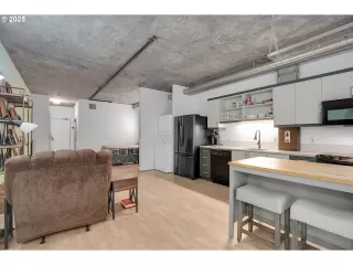 Photo #6: 282059919 Listing