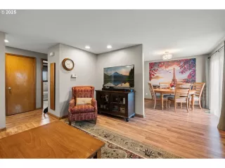 Photo #6: 282447600 Listing