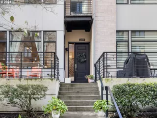 Photo #1: 282598808 Listing 