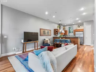 Photo #2: 282598808 Listing 