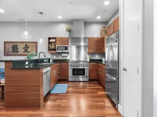 Photo #6: 282598808 Listing 