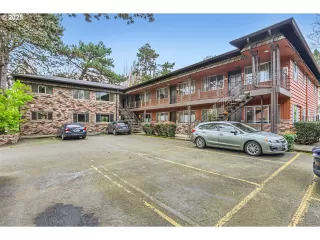 Photo #4: 283906708 Listing