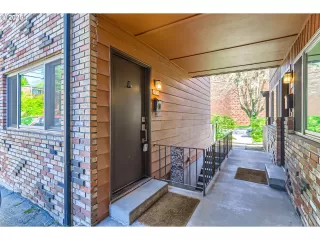 Photo #6: 283906708 Listing