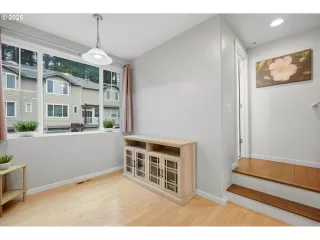 Photo #4: 284221248 Listing 