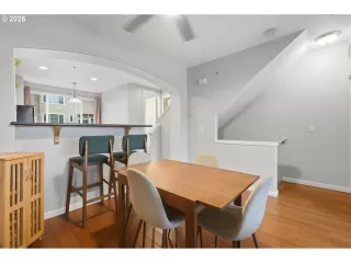 Photo #6: 284221248 Listing 