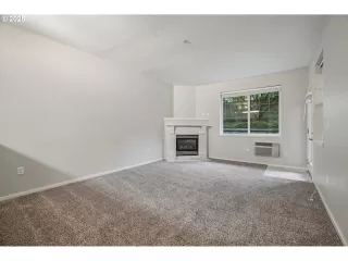 Photo #2: 284379431 Listing