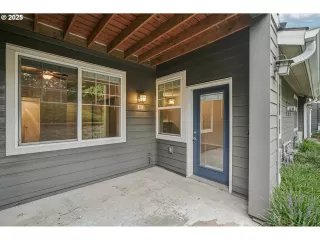 Photo #4: 284379431 Listing