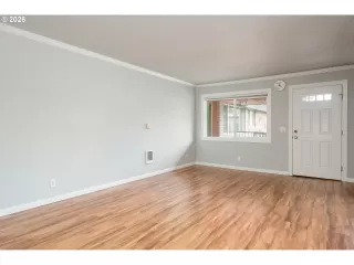 Photo #2: 284439327 Listing 