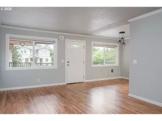 Photo #4: 284439327 Listing 