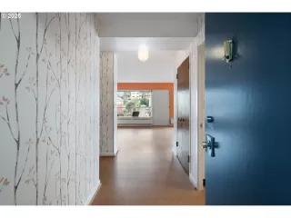 Photo #2: 285338702 Listing