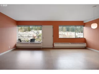 Photo #3: 285338702 Listing