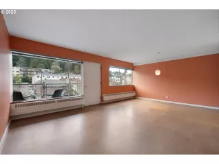 Photo #4: 285338702 Listing