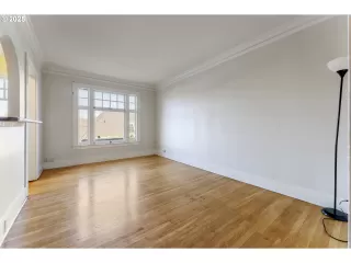 Photo #2: 285403756 Listing