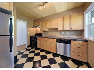 Photo #5: 285460052 Listing