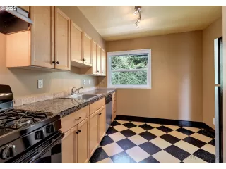 Photo #6: 285460052 Listing