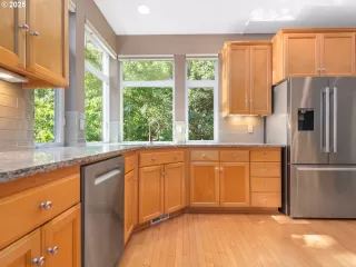Photo #2: 285893683 Listing
