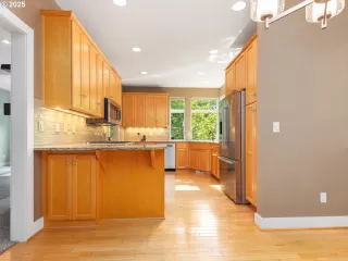 Photo #6: 285893683 Listing