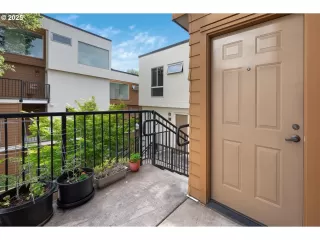 Photo #3: 285971983 Listing