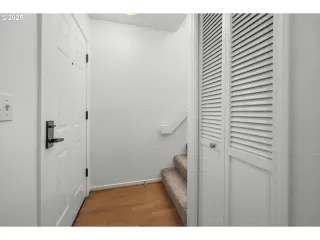 Photo #4: 285971983 Listing