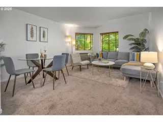 Photo #5: 285971983 Listing